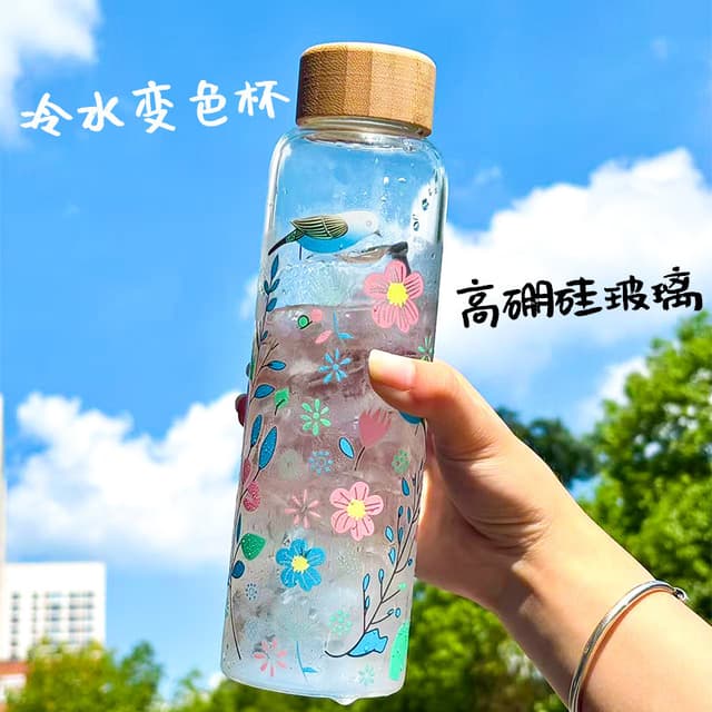 น้ําเย็นเปลี่ยนสีแก้ว ผู้มีอิทธิพล เย็นชงถ้วยกาแฟถ้วยนมแก้วบ