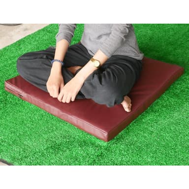 เบาะนั่งสมาธิ อาสนะหนัง PVC มีซิปถอดได้ มีหลายสี  ขนาด 60 x 60 ซม. หนา 4 ซม.