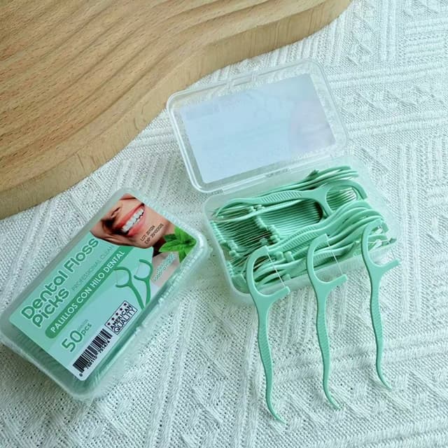 MINT DENTAL FLOSS รสมิ้นต์ไหมขัดฟัน​ 50ชิ้น 1กล่อง ลมหายใจสด